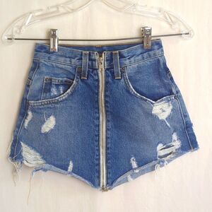 Carmar Beatrice Medium Wash Distressed Mini Denim Skirt Size 00 23